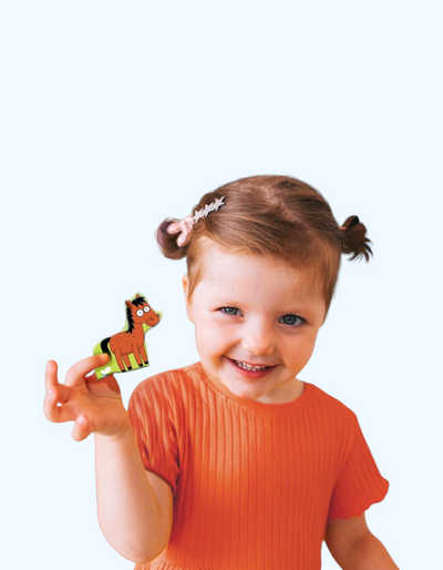 LetterLand boshqotirmasi “Fermadagi hayvonlar va Moviy traktor” fonida.