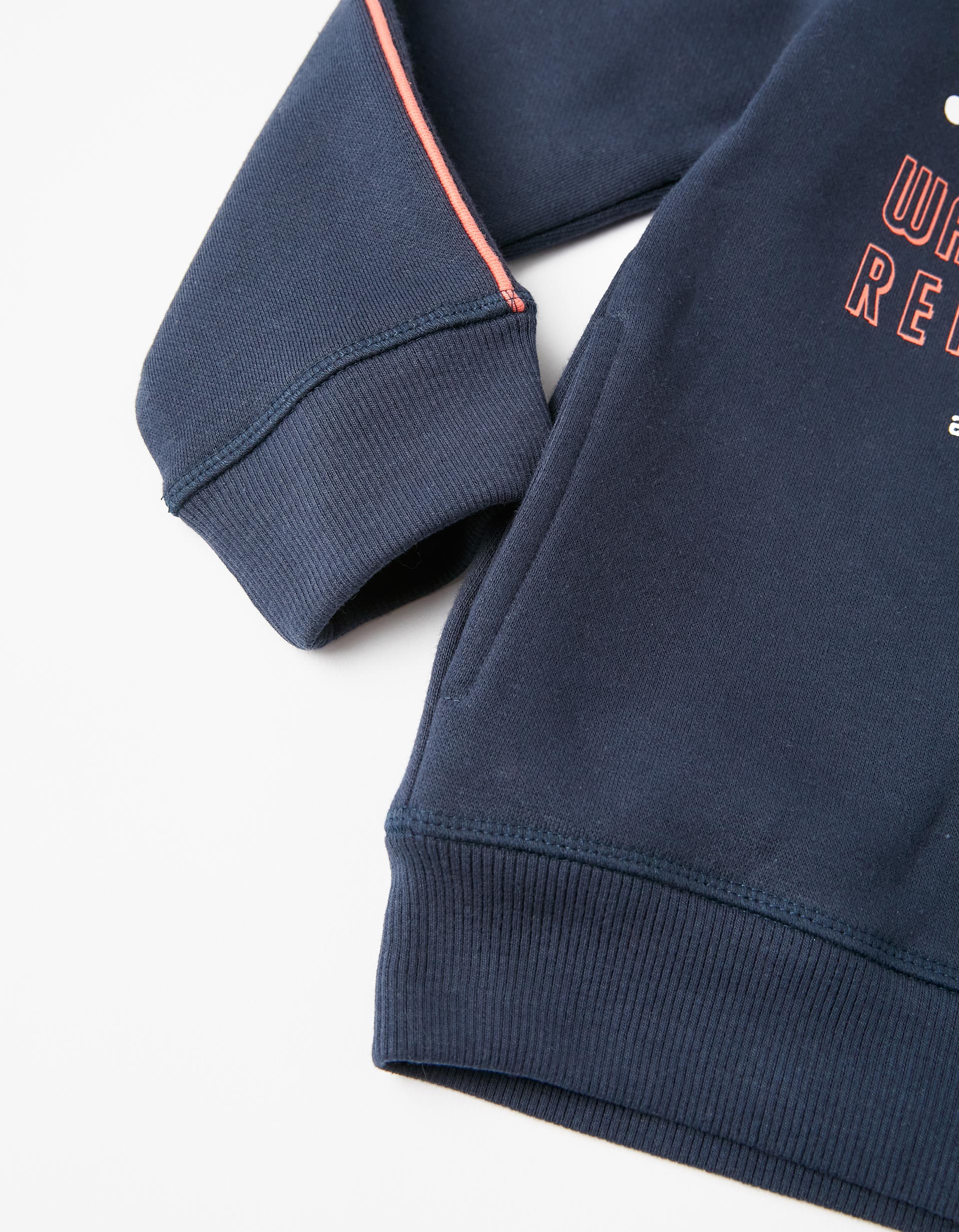 Sharob qabrida behuda Yalangoch qorin raqsi